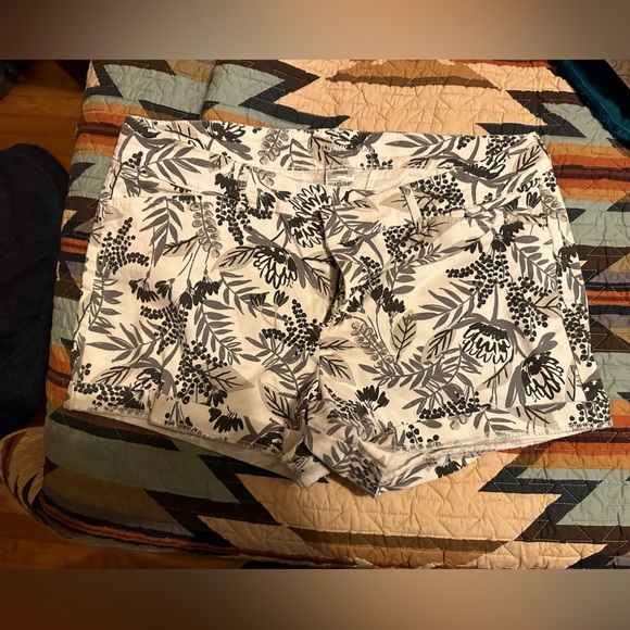 Cute old navy pixie shorts - Picture 1 of 4